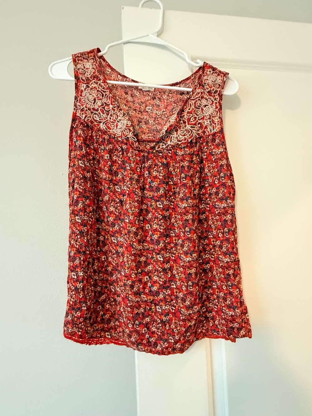 Red Floral Lace-Trim Sleeveless Camisole - Picture 5 of 8
